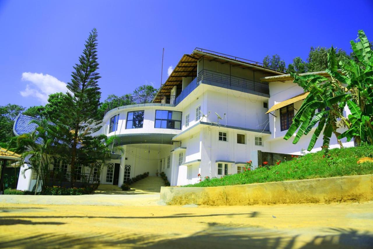 La Flora Beverly Hill Resort Madikeri Exterior foto